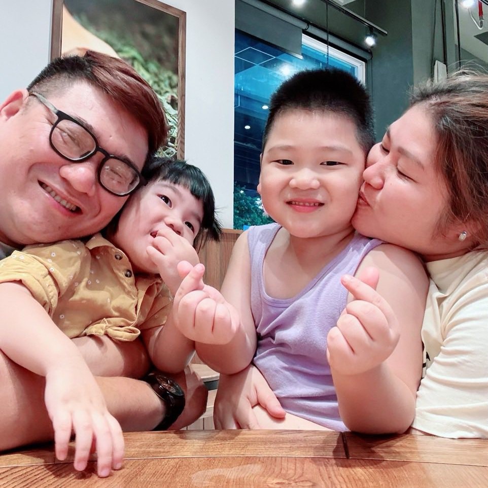 Bé ​Thiên Ân và Nhã Chi