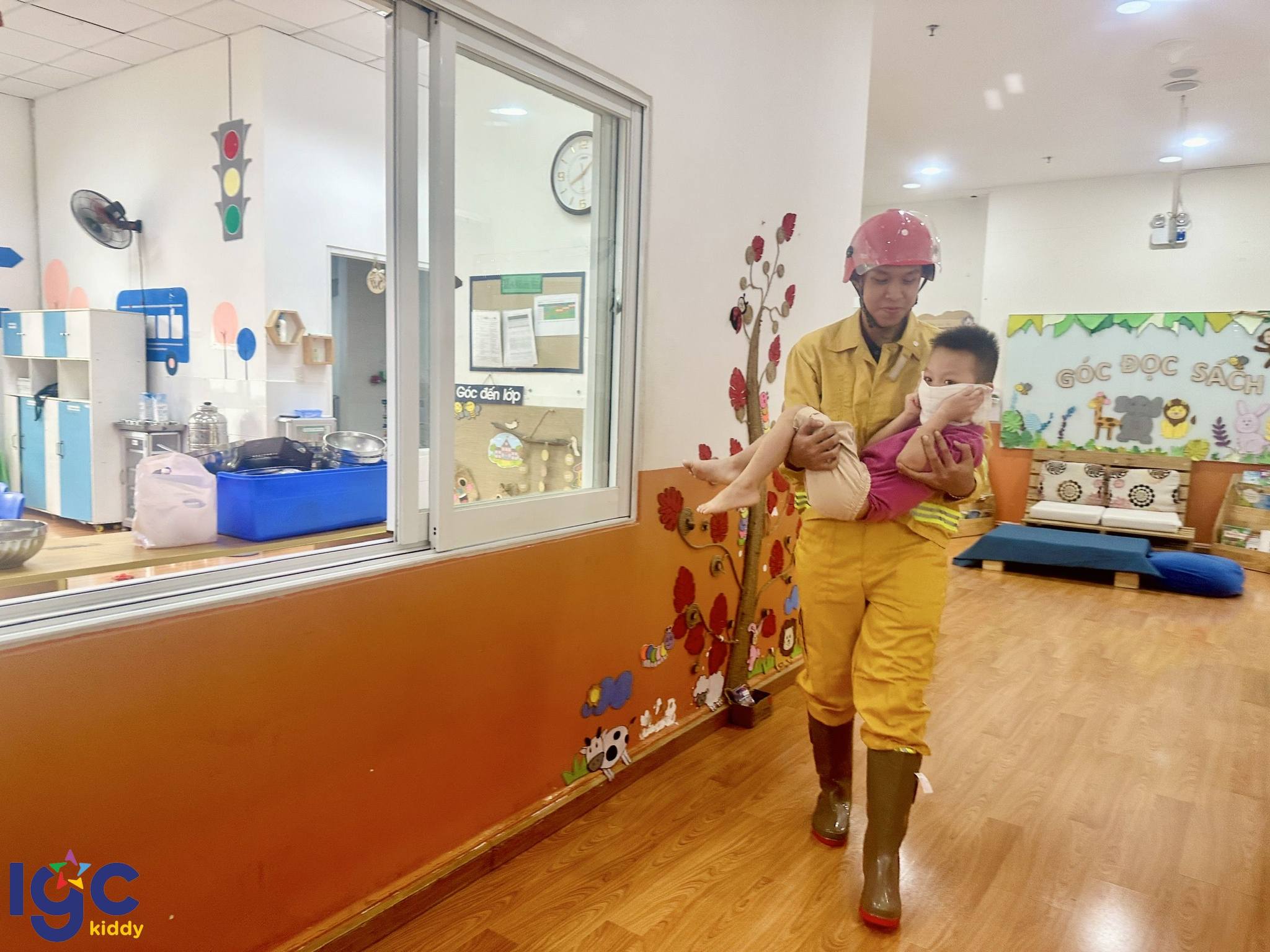 KỸ NĂNG THOÁT HIỂM KHI CÓ CHÁY