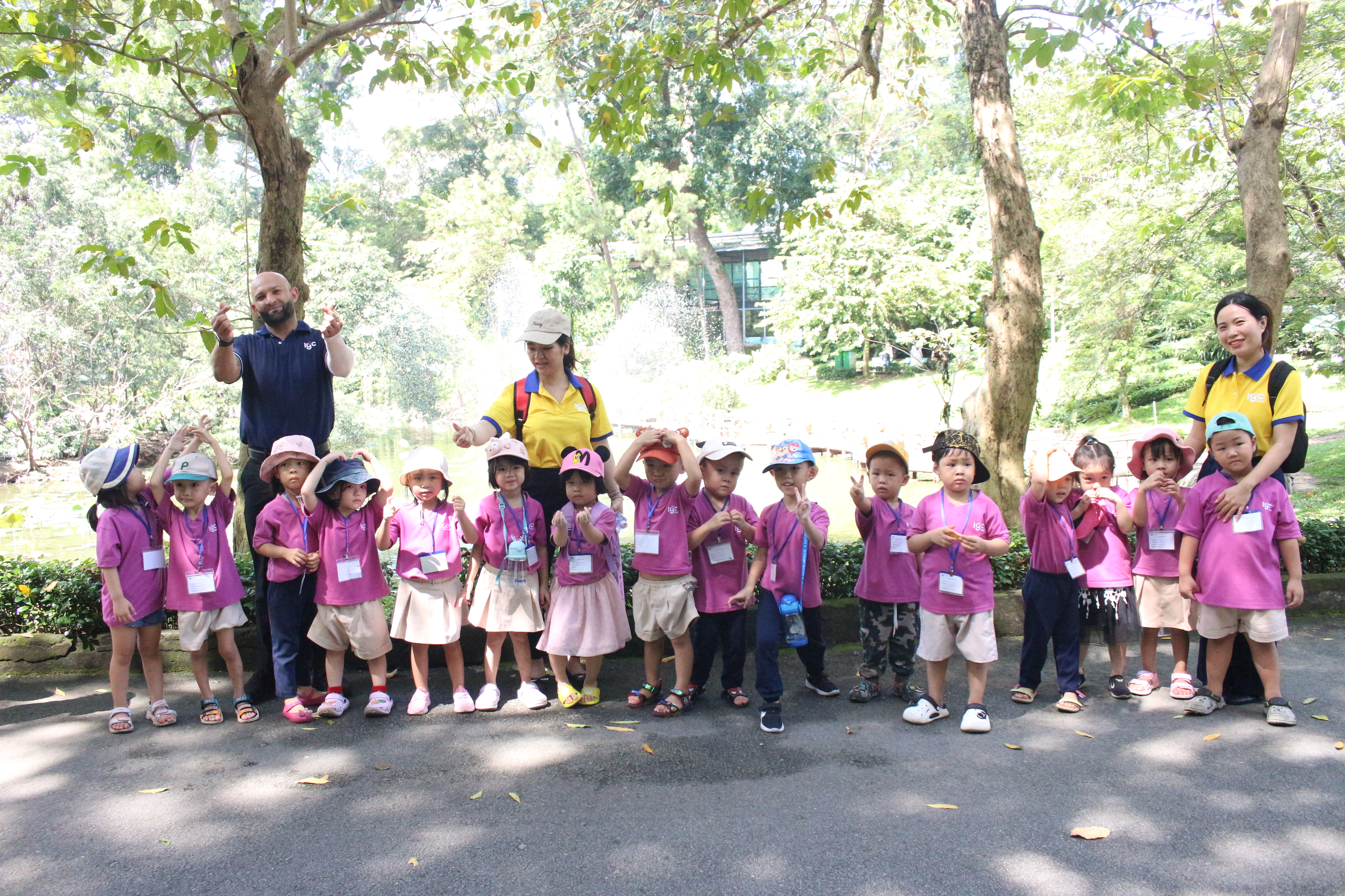 CÙNG BÉ NHỎ ĐI THẢO CẦM VIÊN