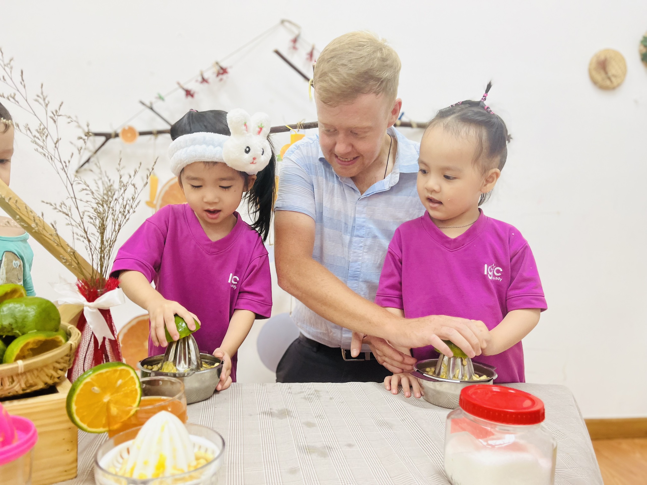 TRẢI NGHIỆM LÀM NƯỚC CAM ÉP.