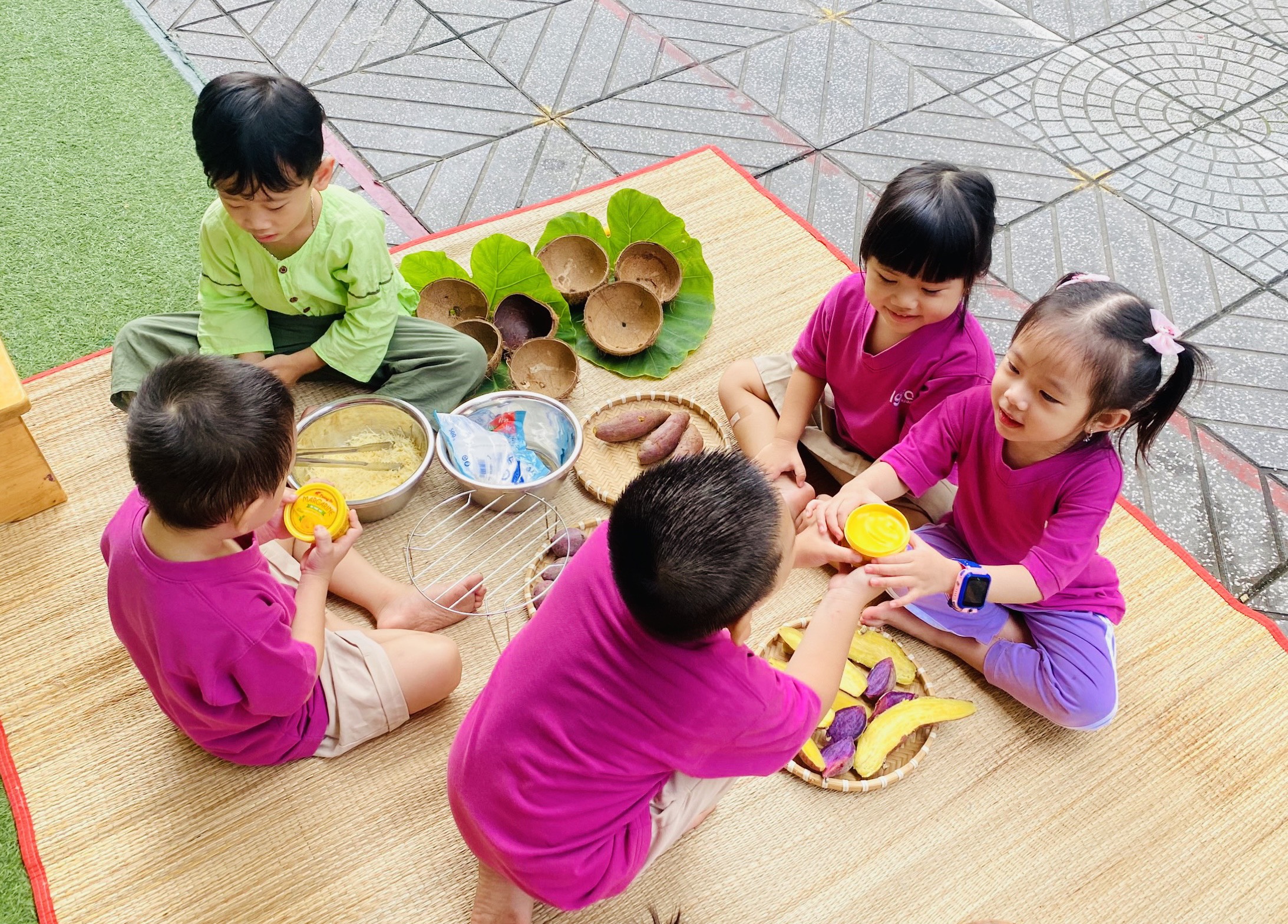 CÙNG BÉ YÊU TRẢI NGHIỆM NƯỚNG KHOAI