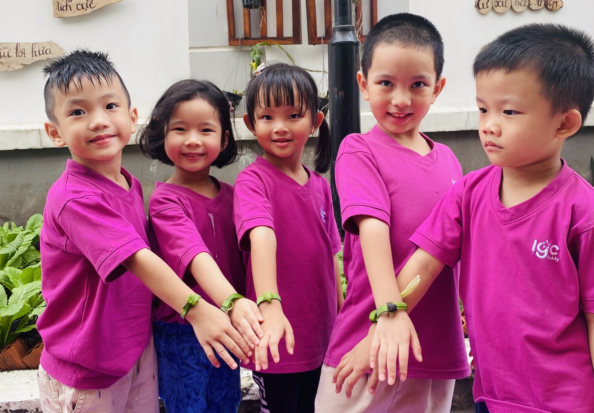 CÙNG BÉ YÊU LÀM ĐỒNG HỒ LÁ DỪA.