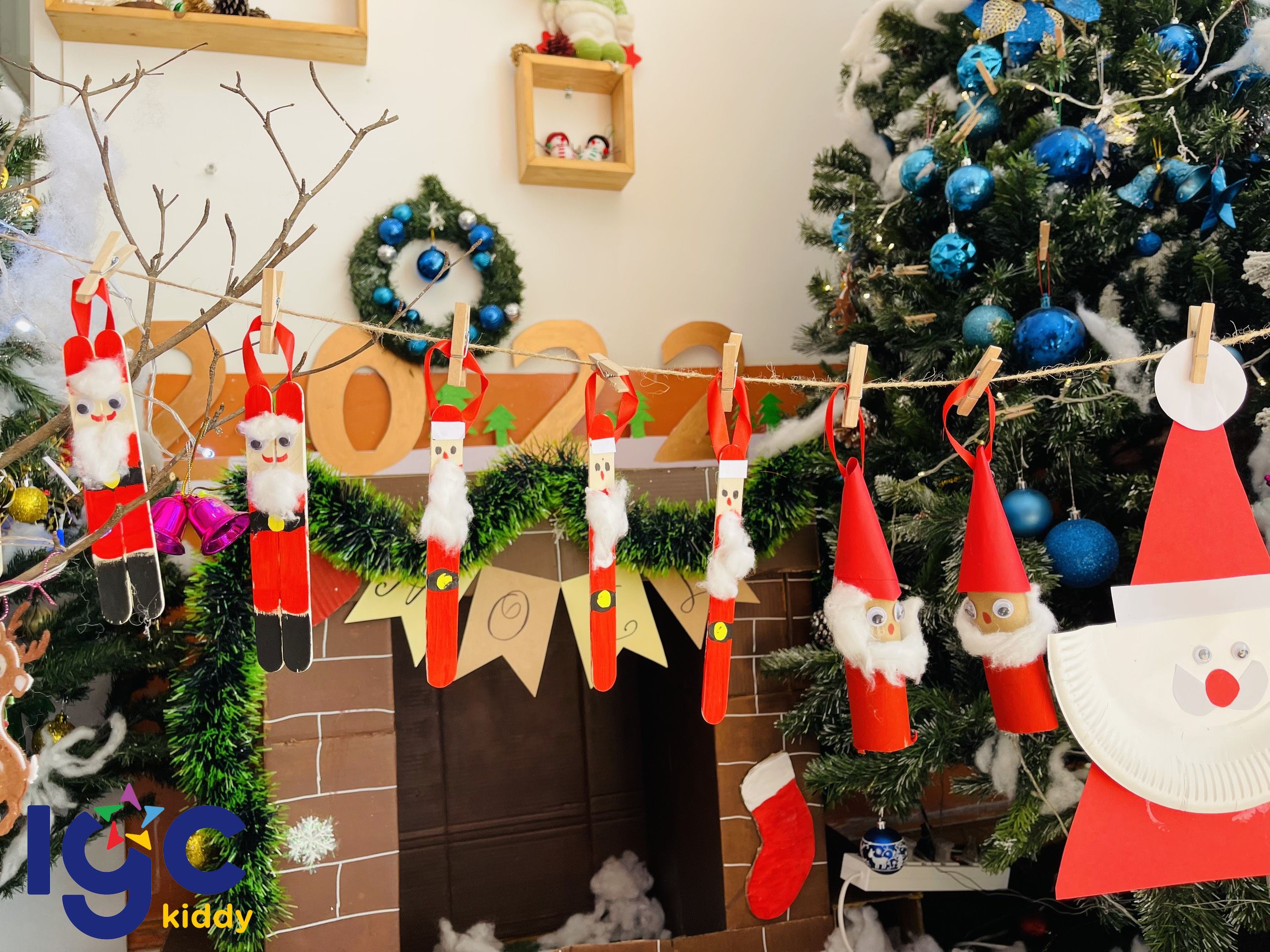 CÙNG BÉ YÊU CHUẨN BỊ TRANG TRÍ GIÁNG SINH.