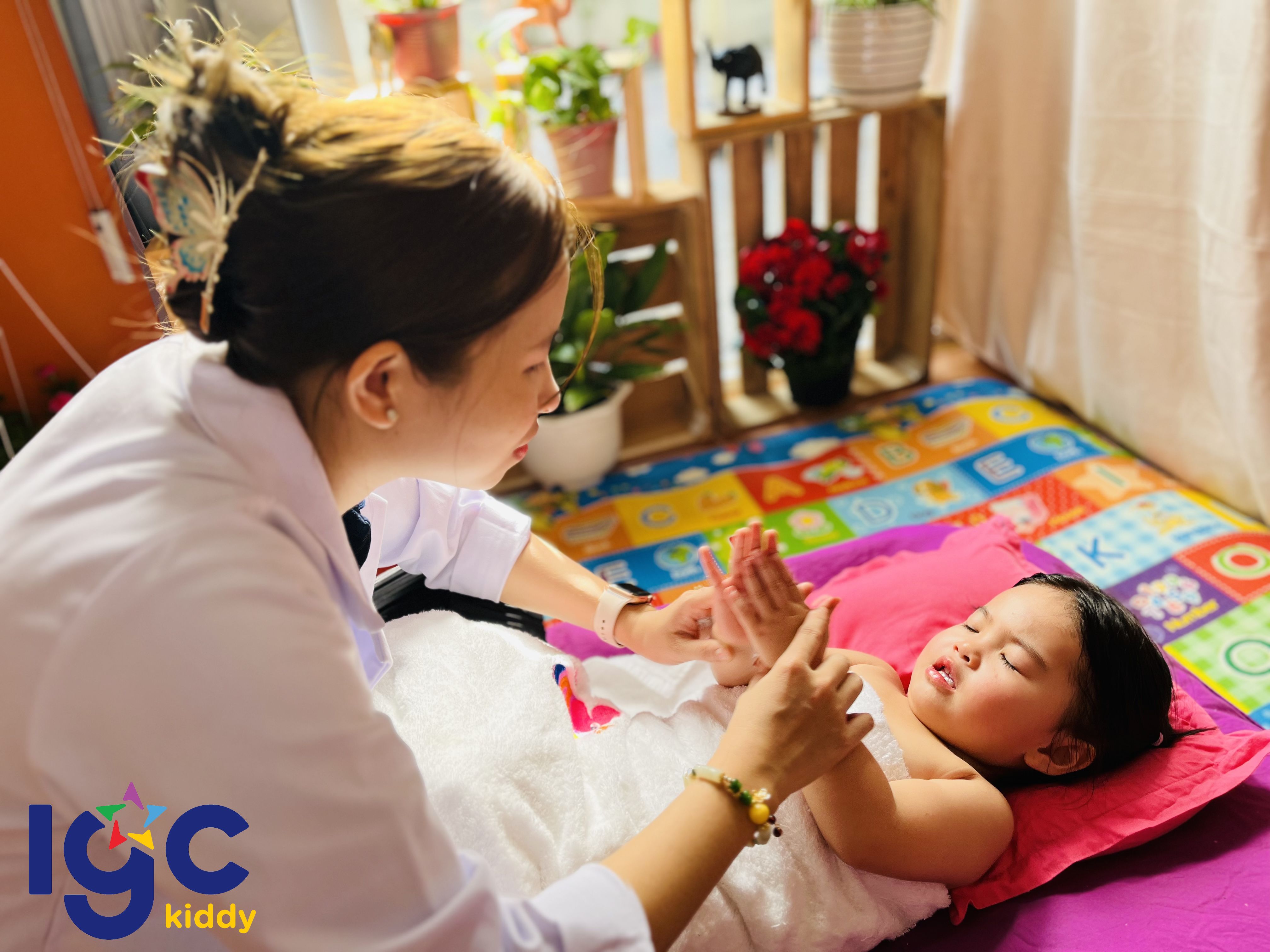 GIỜ MASSAGE CỦA BÉ.